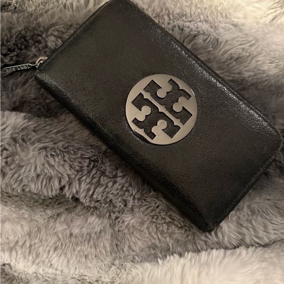 Tory Burch Handbags - Tory Burch Shiny Black Zip-Around Wallet